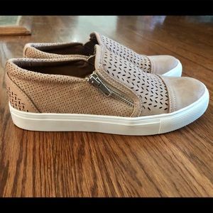 Report Women’s Slip On Shoes